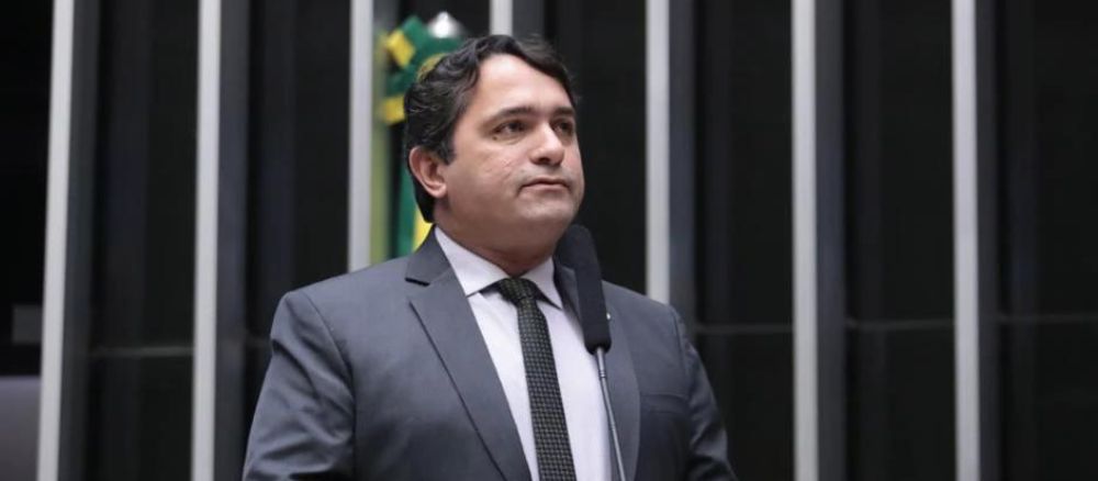 O deputado Júnior Lourenço, que votou contra cassação de Janones, será expulso do PL segundo Nikolas Ferreira.